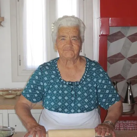 Ξενοδοχείο με διαμερίσματα κιμωλία γή 4*